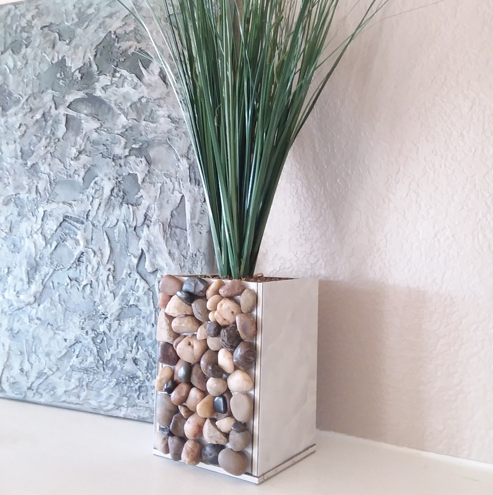 🔴🔴SOLD🔴🔴UNIQUE ROCK VASE GREENERY DECOR - Picture 2 of 2